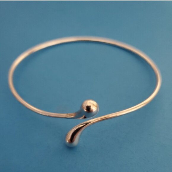 Tiffany & Co Elsa Peretti Elongated Teardrop Bangle